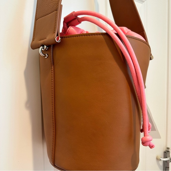 SOLD! Brand New Sportmax Runway Leather Bucket Bag Size: OS all Seasons - Picture 6 of 16